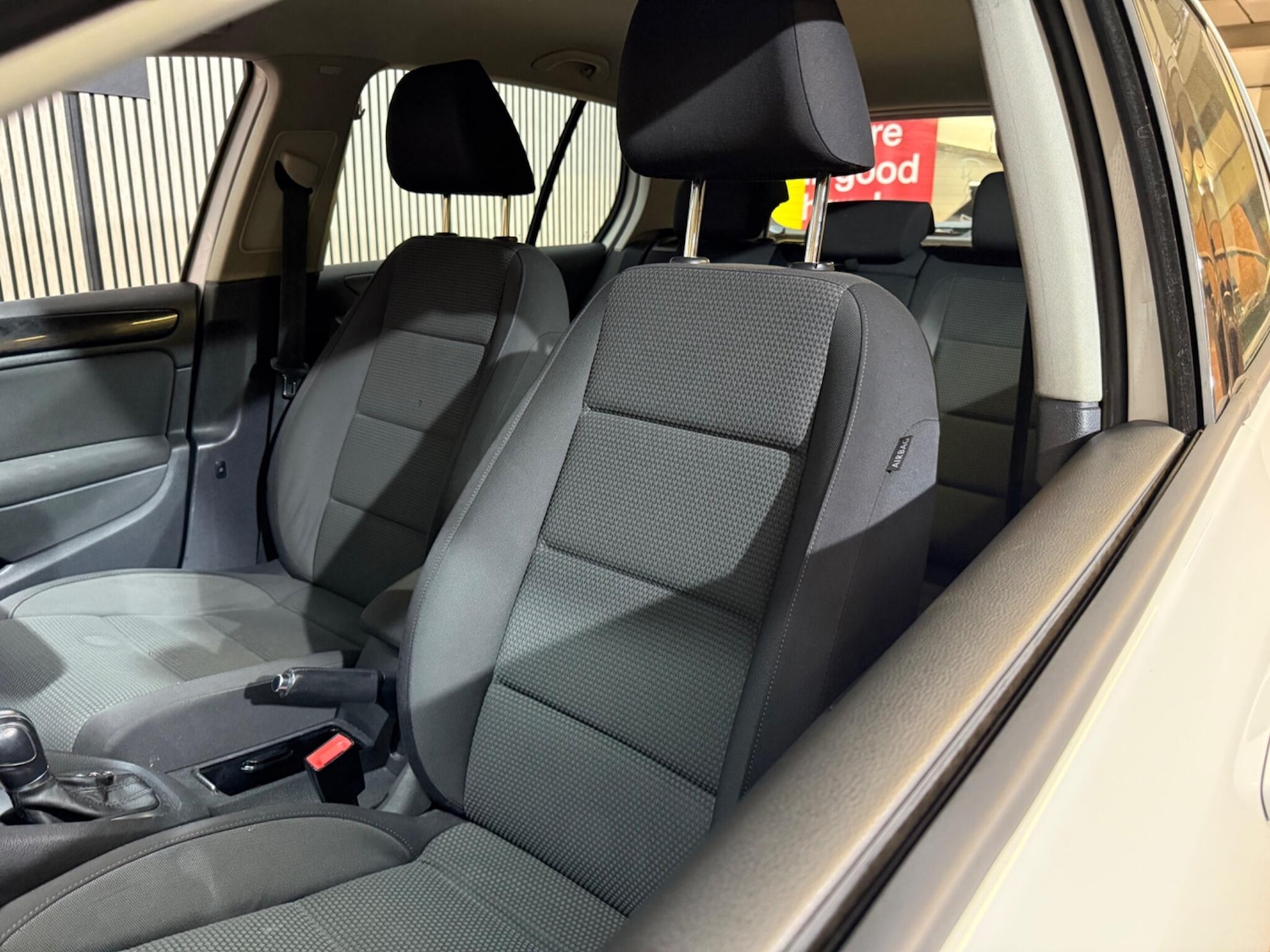 Used Volkswagen Golf 2011 for sale - 76936350: Photo 28