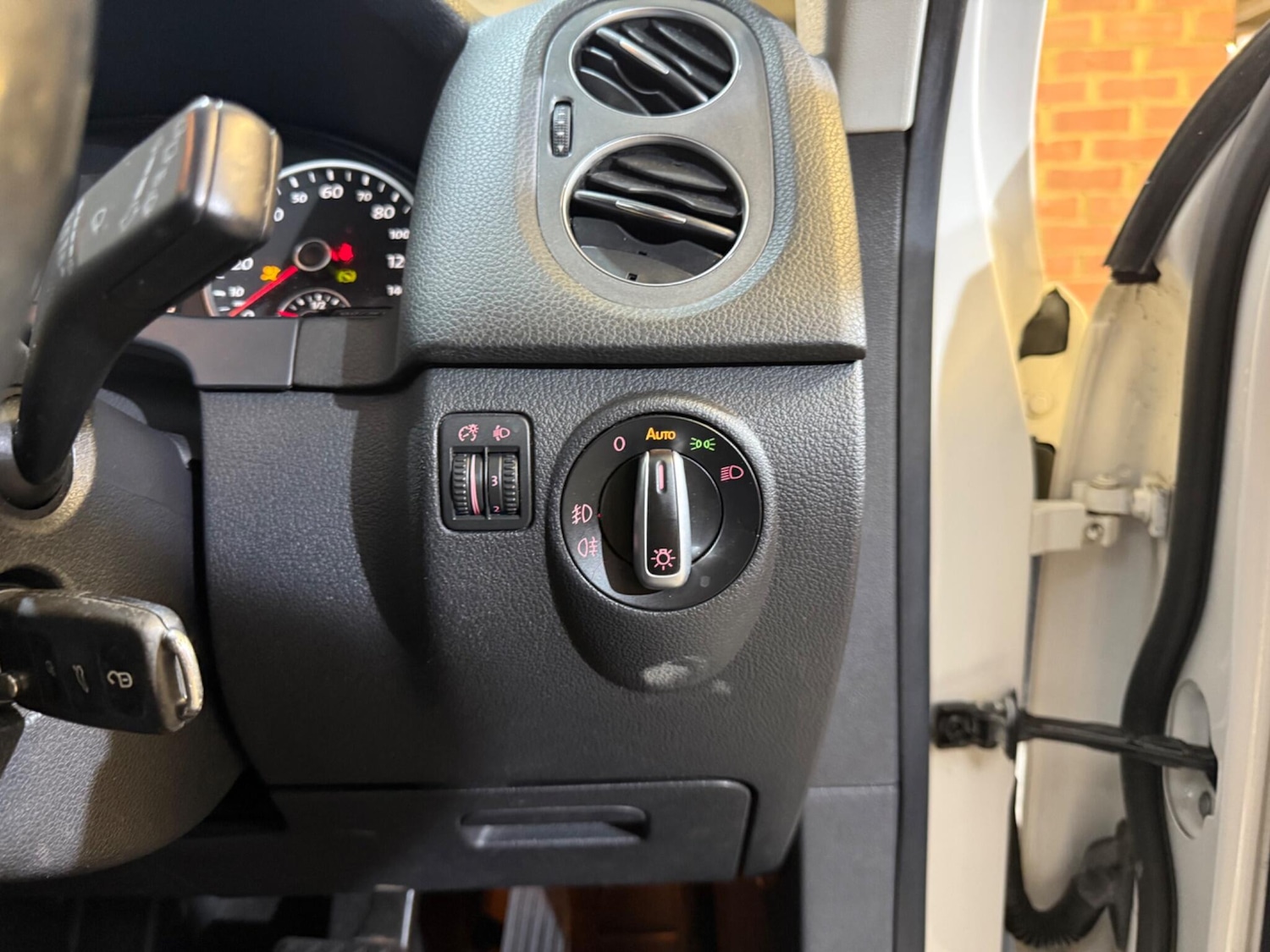 Used Volkswagen Tiguan 2012 for sale - 76424557: Photo 23