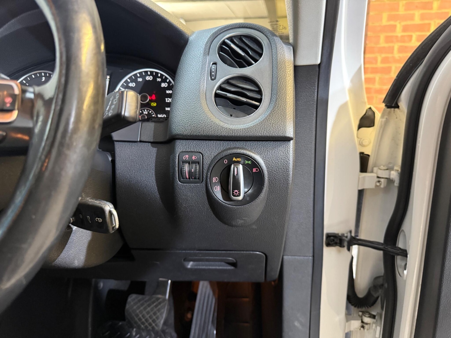 Used Volkswagen Tiguan 2012 for sale - 76424557: Photo 24