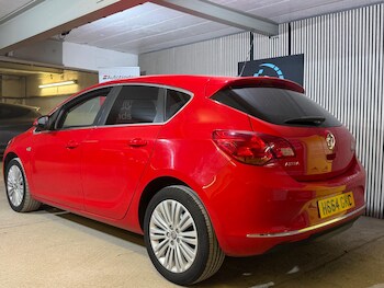 Used Vauxhall Astra 2014 for sale - 77909112: Photo