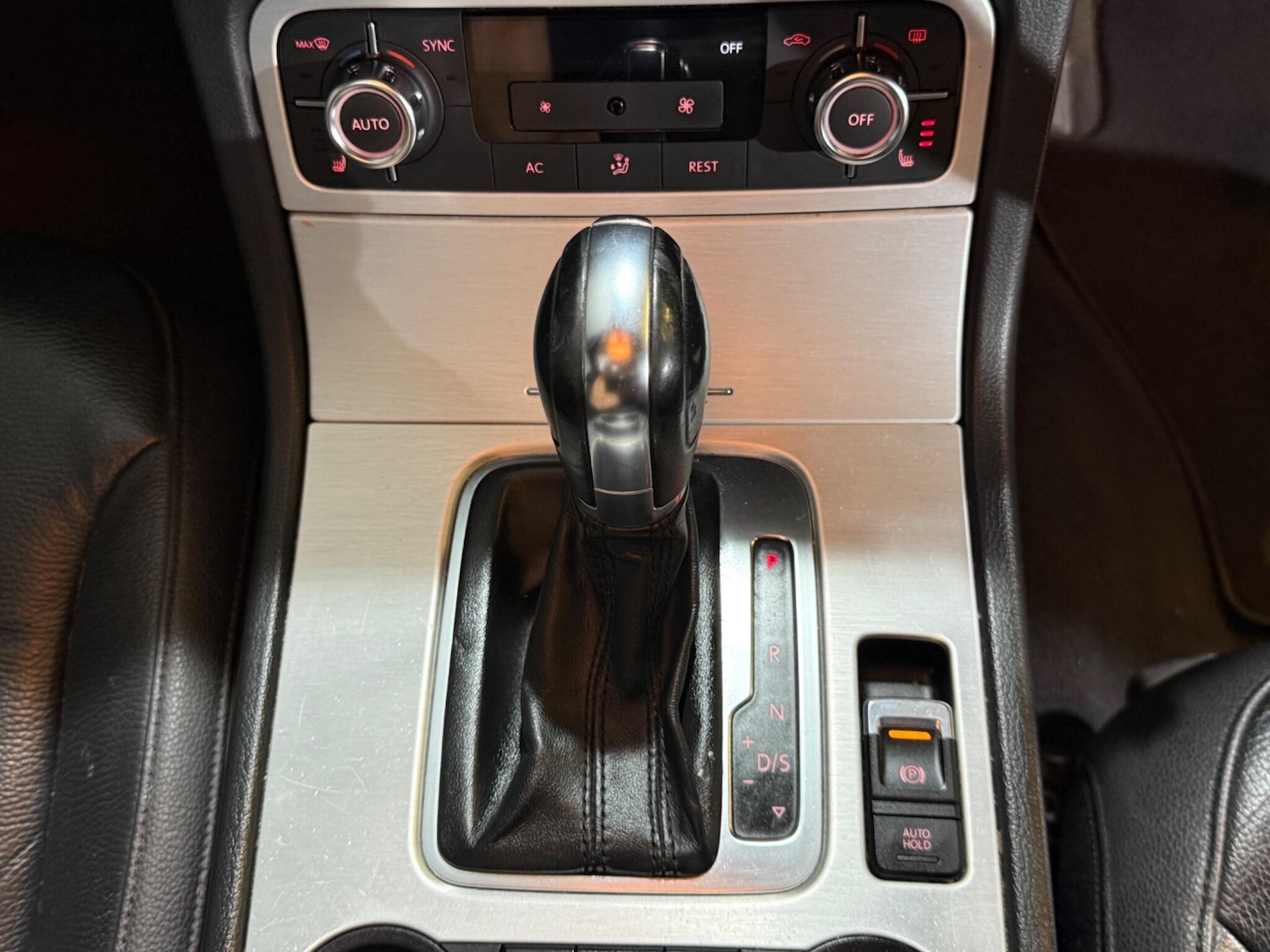 Used Volkswagen Touareg 2012 for sale - 77957925: Photo 22