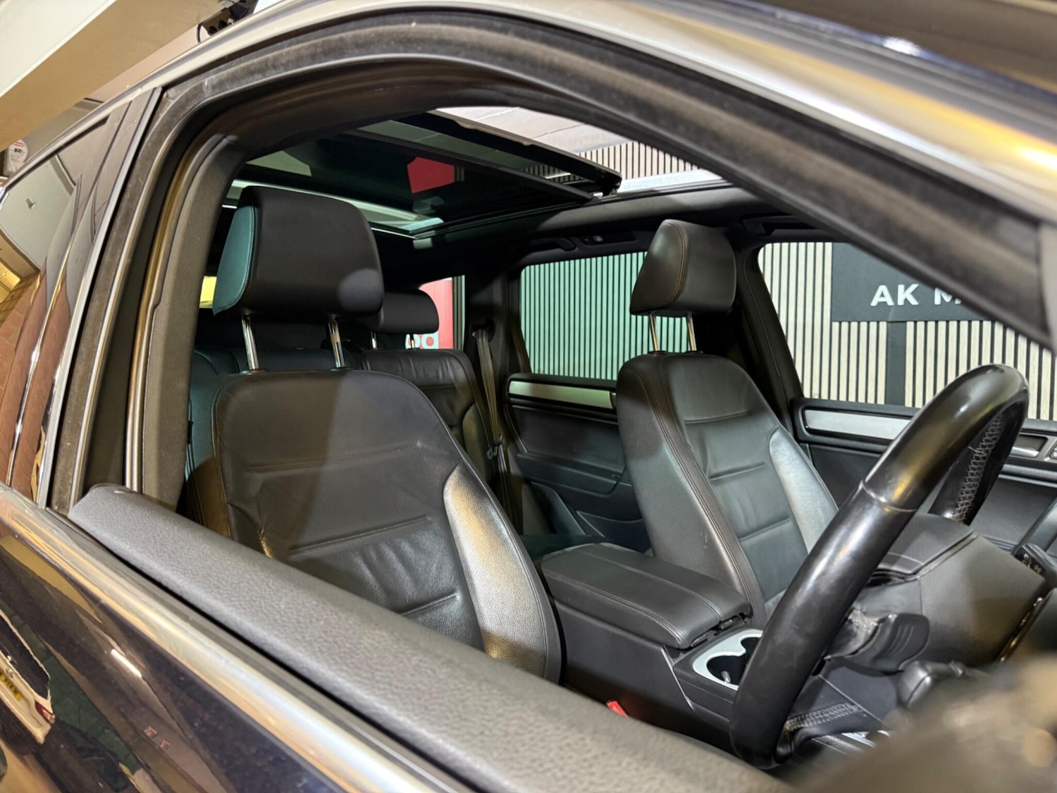 Used Volkswagen Touareg 2012 for sale - 77957925: Photo 24