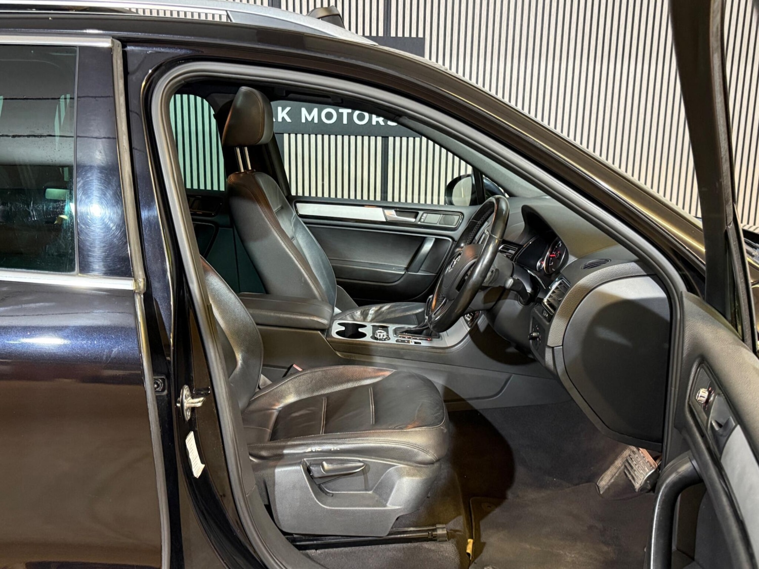 Used Volkswagen Touareg 2012 for sale - 77957925: Photo 25