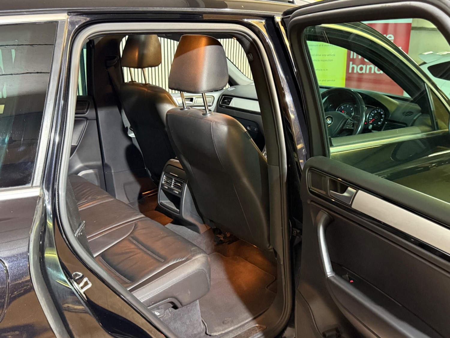 Used Volkswagen Touareg 2012 for sale - 77957925: Photo 27