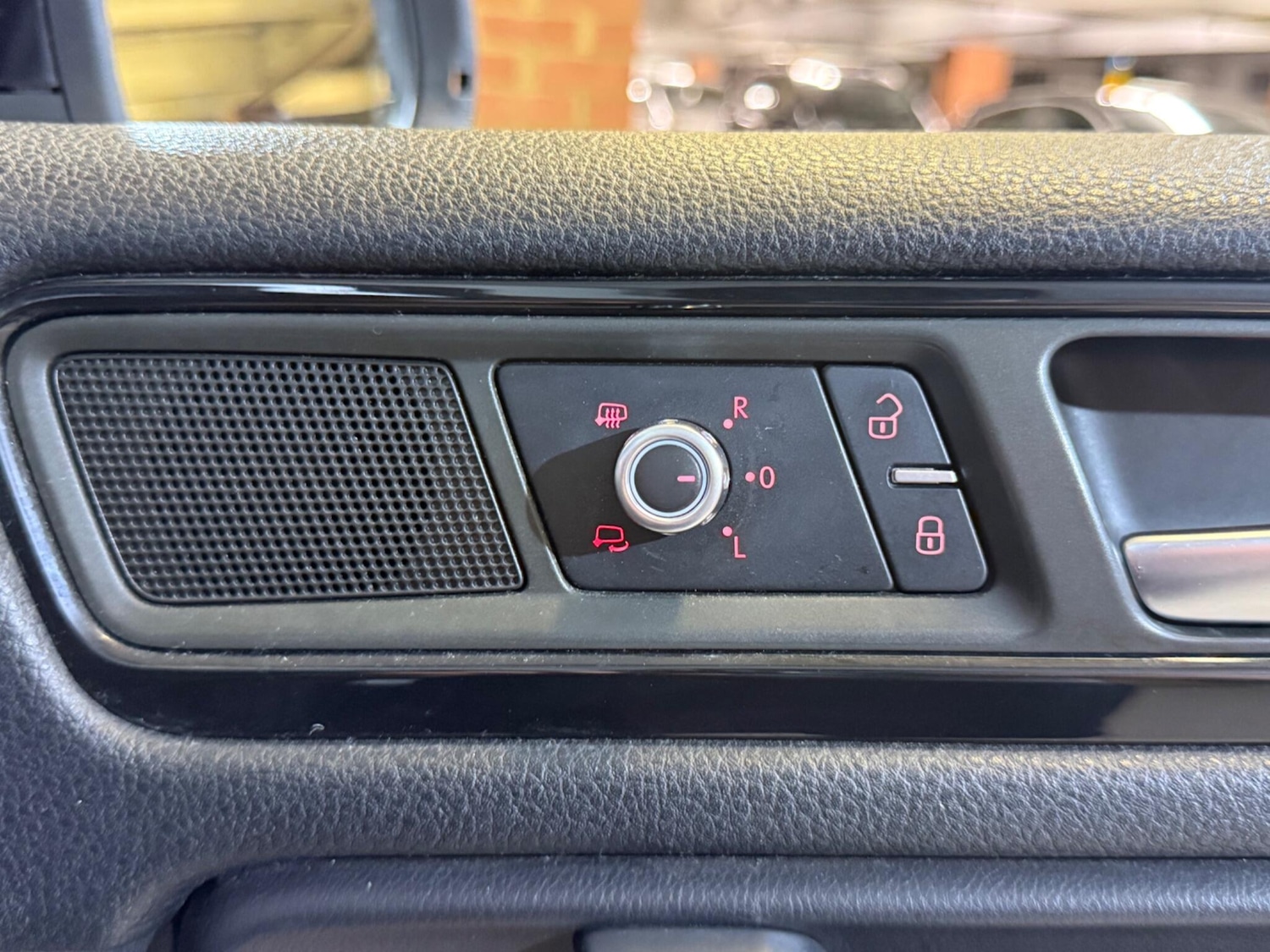 Used Volkswagen Touareg 2012 for sale - 77957925: Photo 29