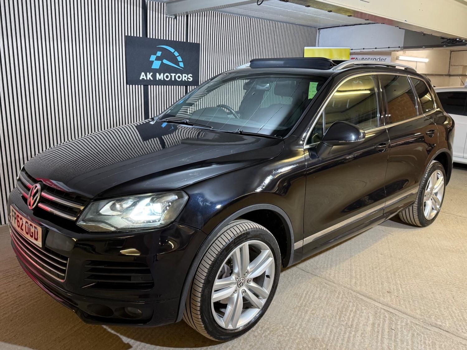 Used Volkswagen Touareg 2012 for sale - 77957925: Photo 3