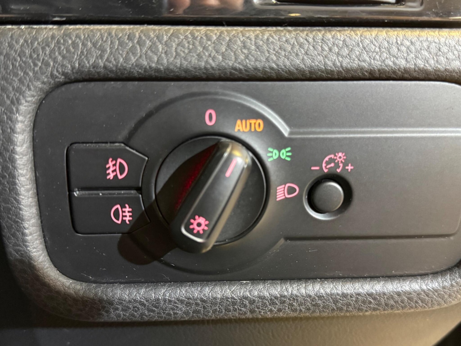 Used Volkswagen Touareg 2012 for sale - 77957925: Photo 30