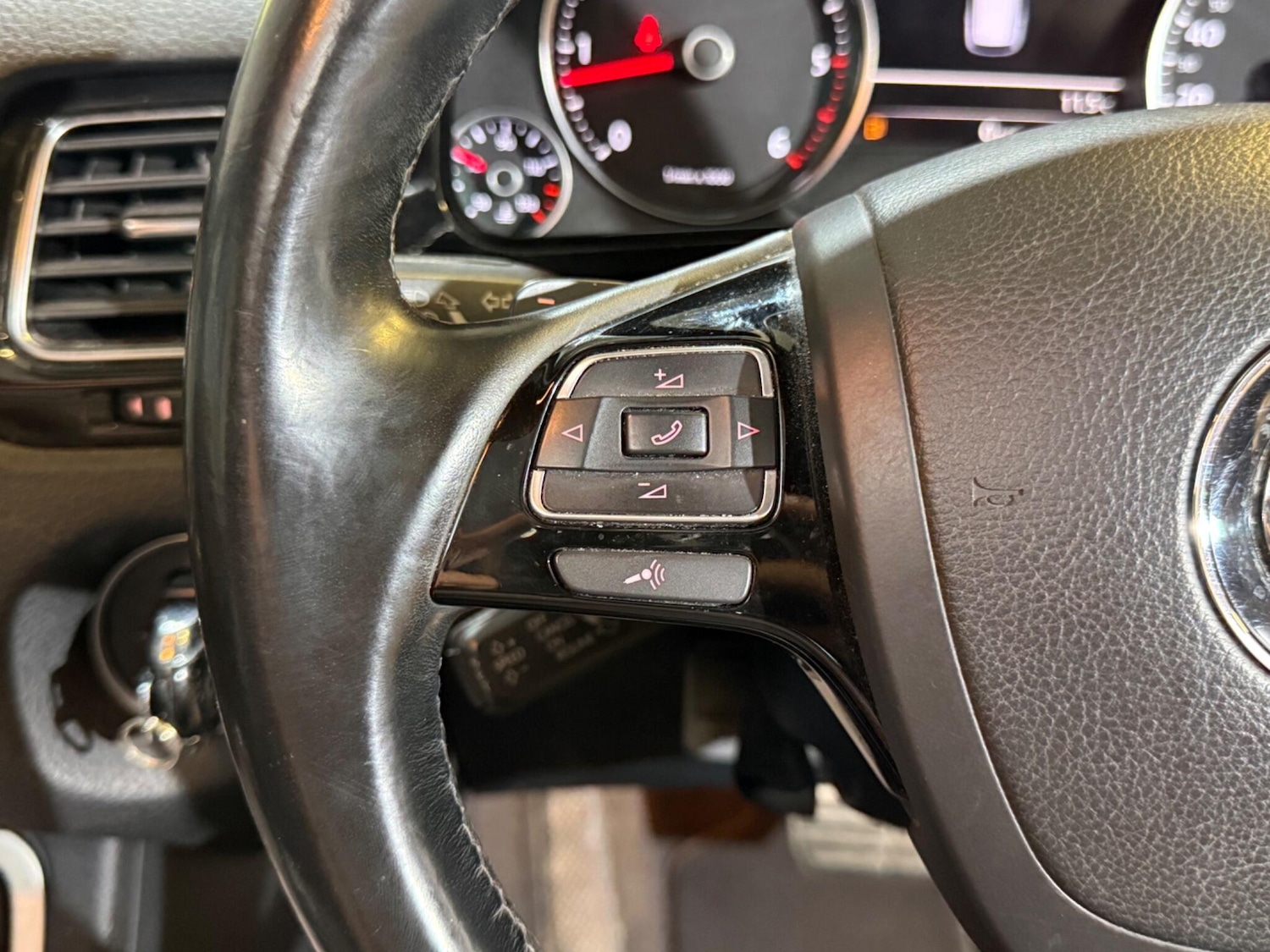 Used Volkswagen Touareg 2012 for sale - 77957925: Photo 32