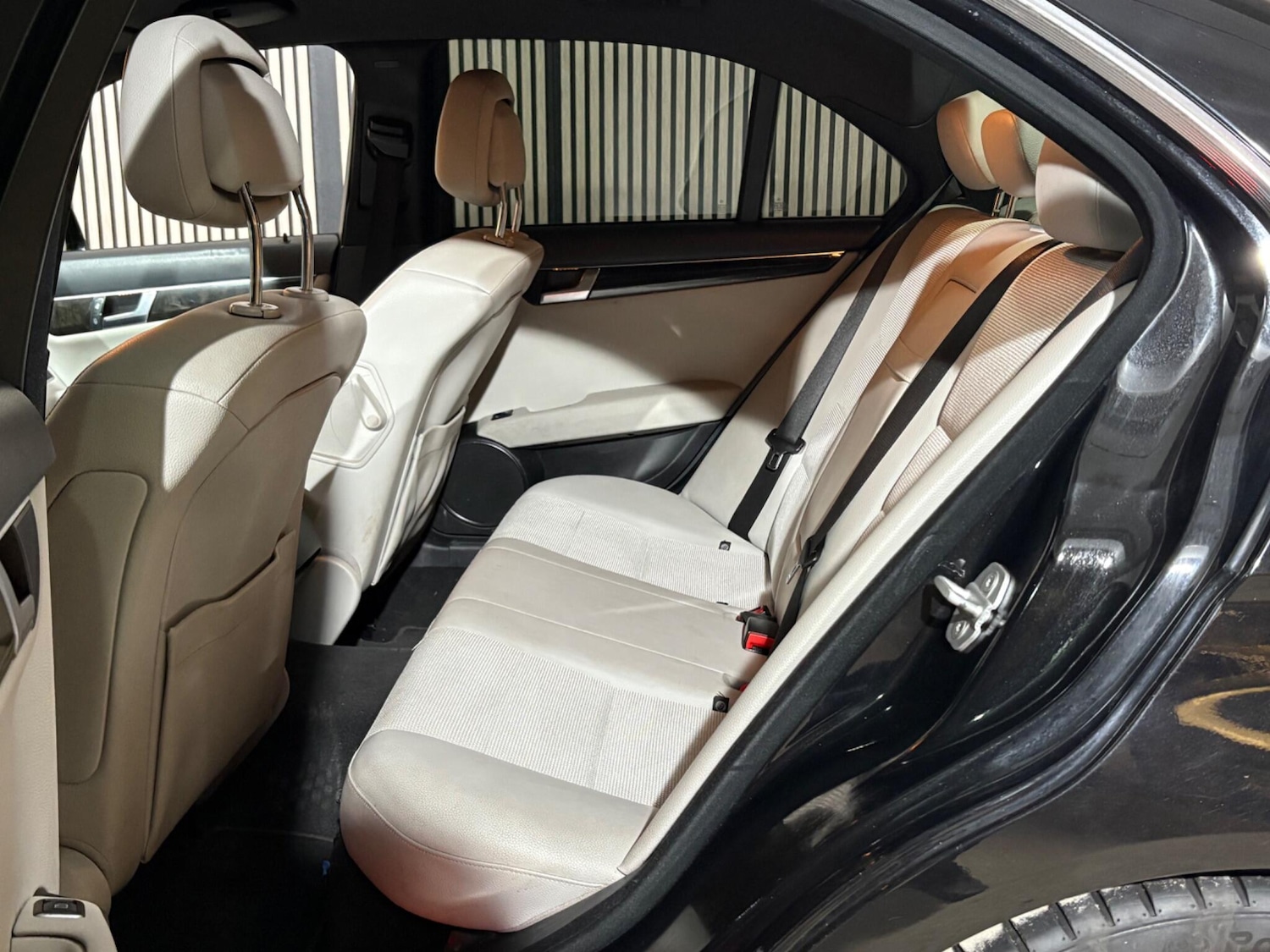 Used Mercedes-Benz C Class 2012 for sale - 77343986: Photo 32