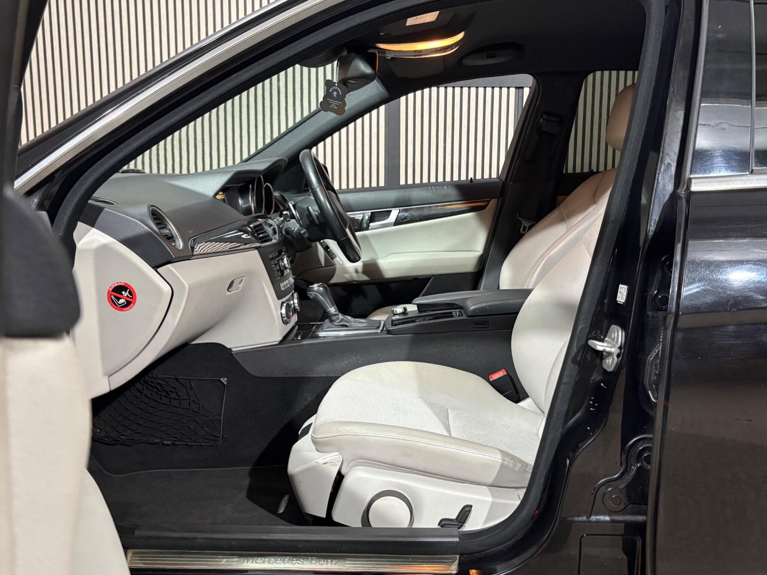 Used Mercedes-Benz C Class 2012 for sale - 77343986: Photo 43