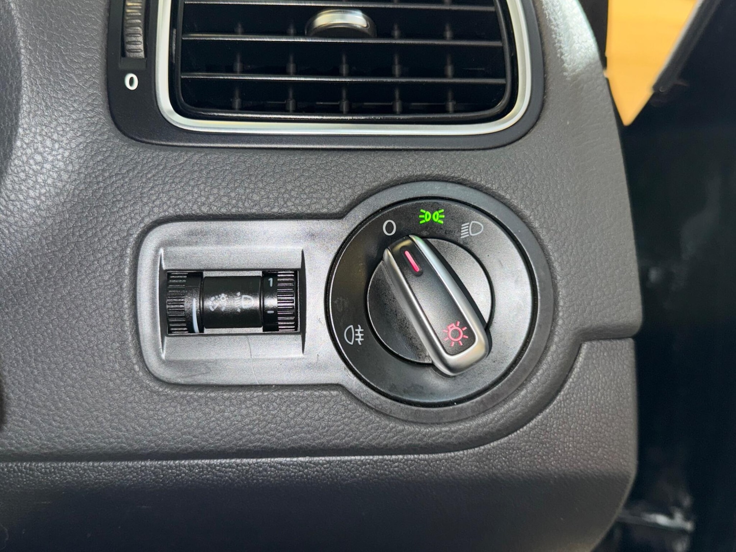 Used Volkswagen Polo 2011 for sale - 77400598: Photo 21