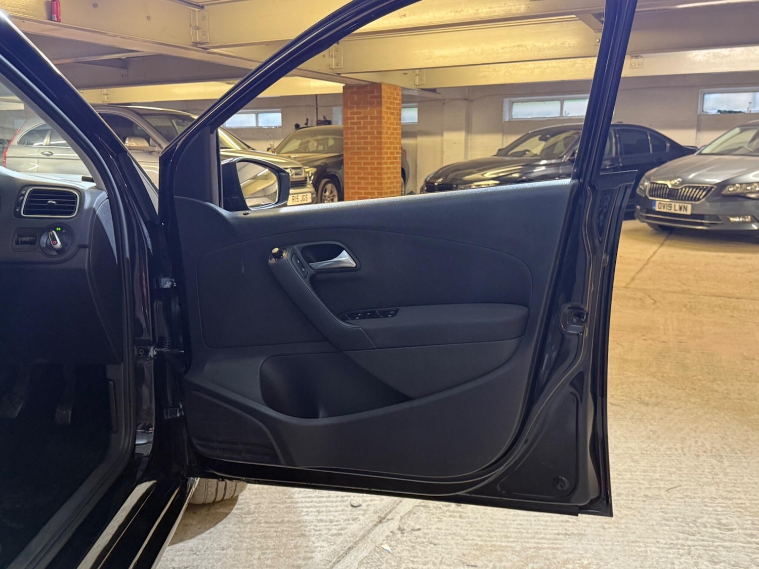 Used Volkswagen Polo 2011 for sale - 77400598: Photo 22