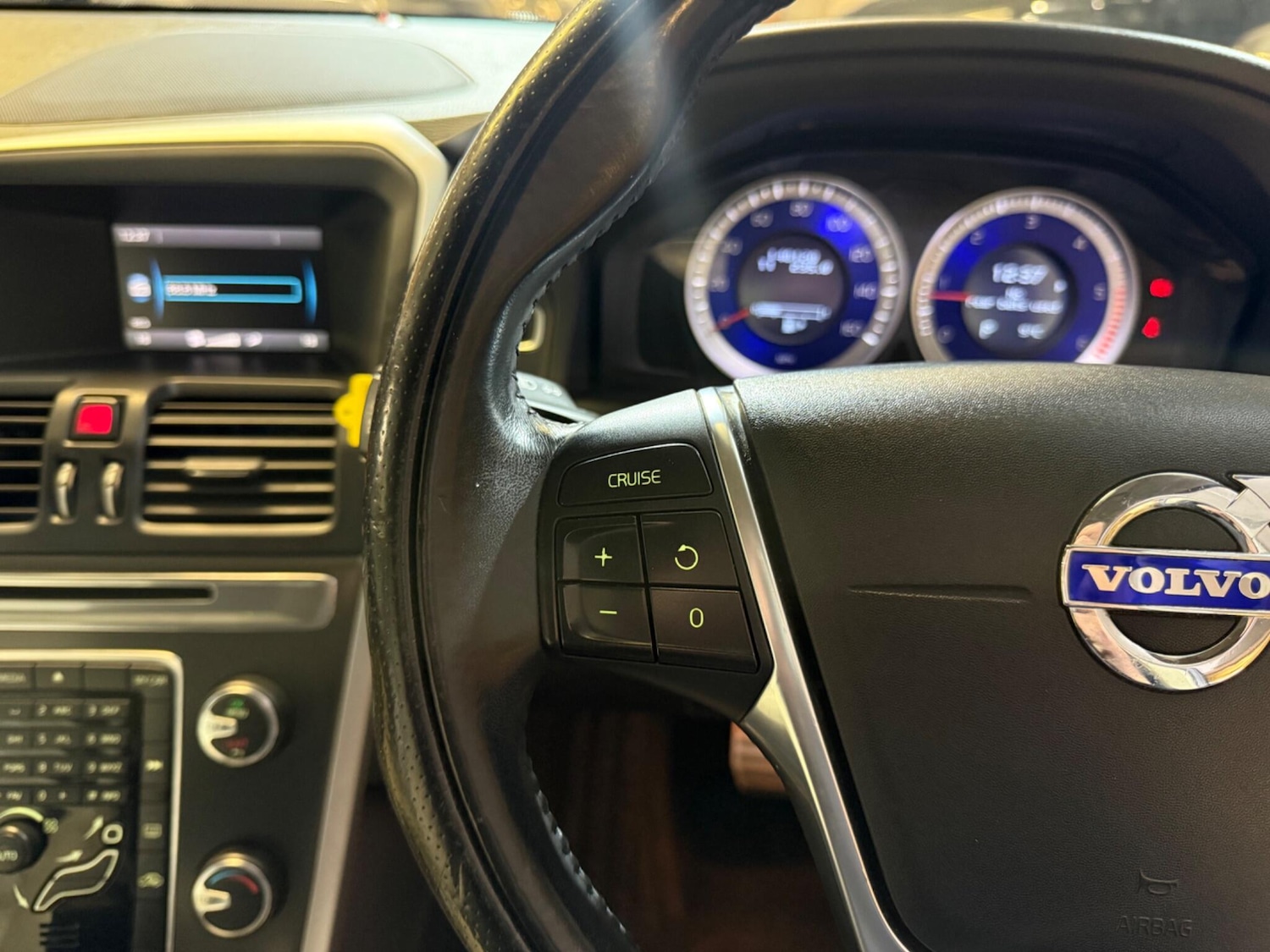 Used Volvo XC60 for sale - 77242822: Photo 33