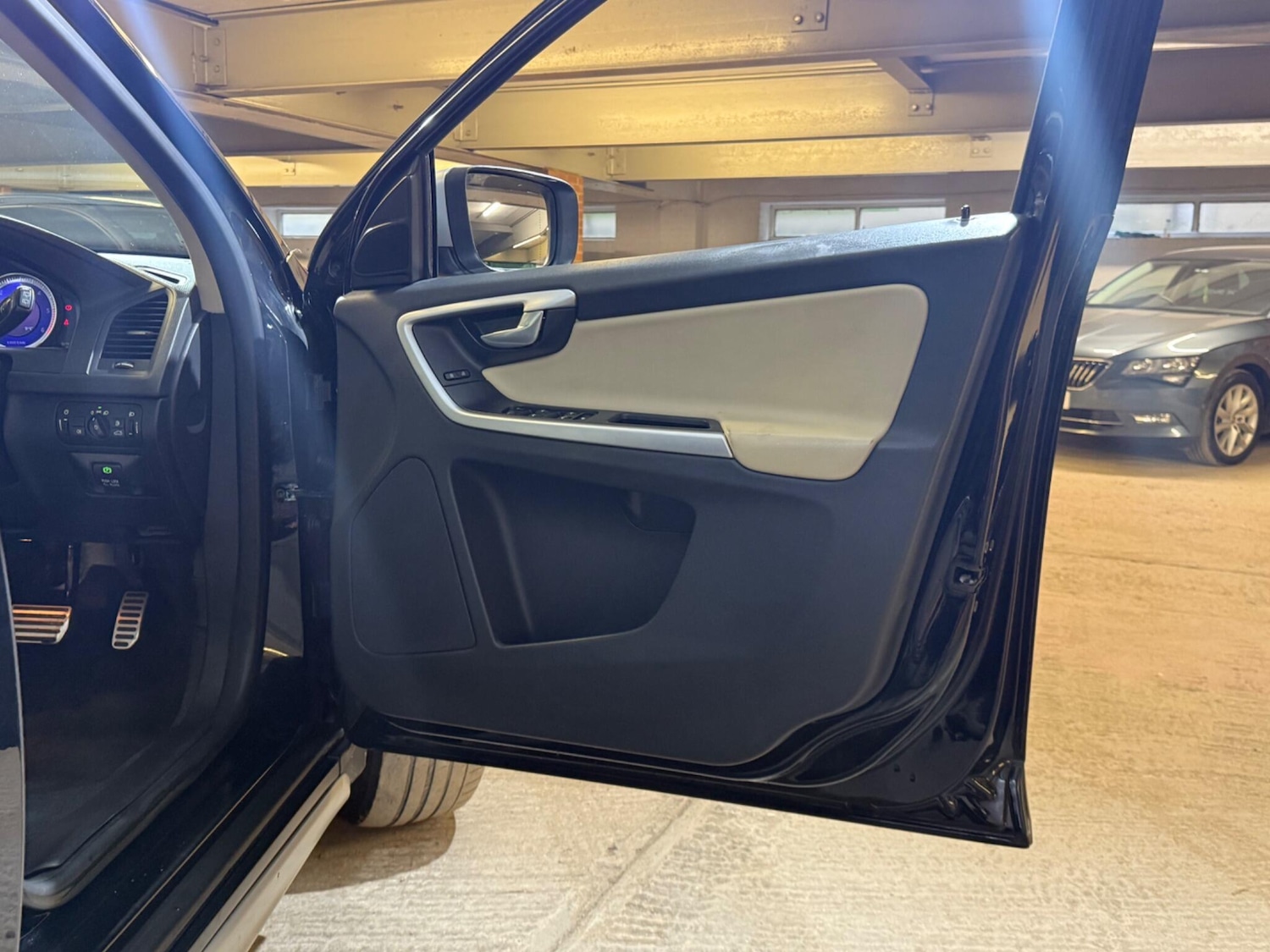 Used Volvo XC60 for sale - 77242822: Photo 36