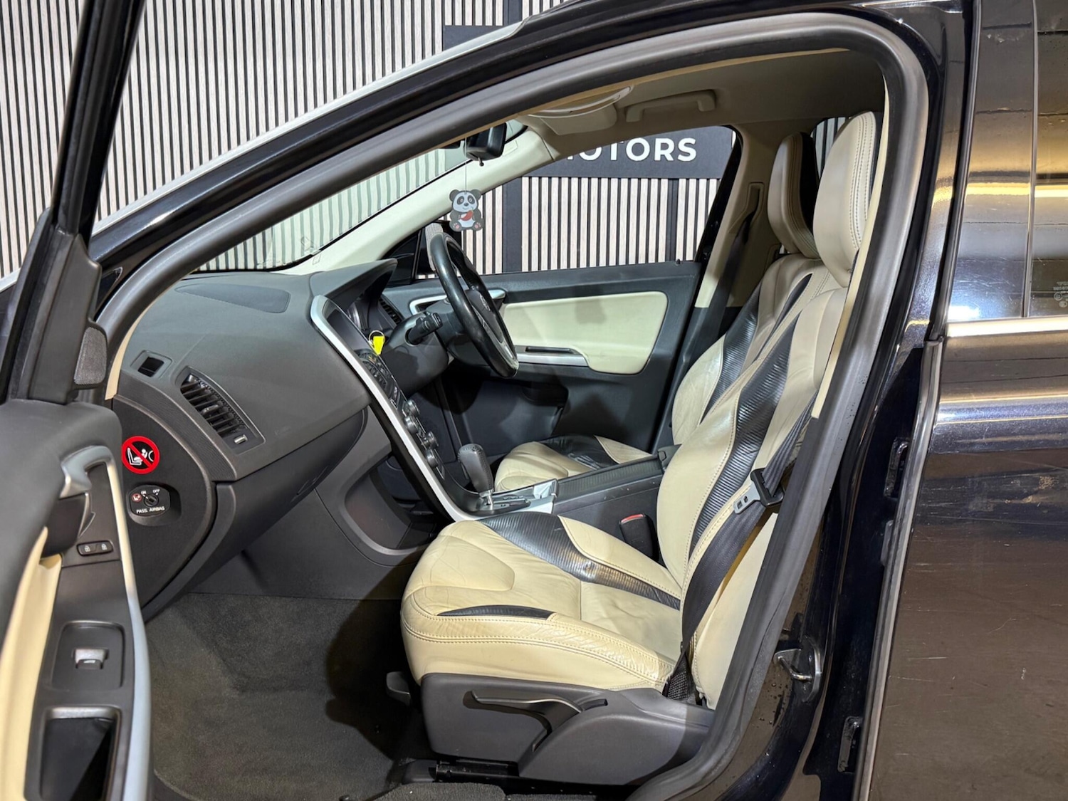 Used Volvo XC60 for sale - 77242822: Photo 43