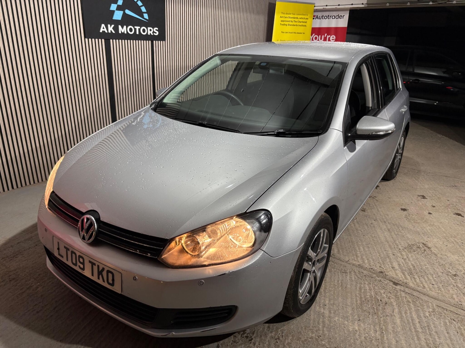 Used Volkswagen Golf 2009 for sale - 76839500: Photo 2