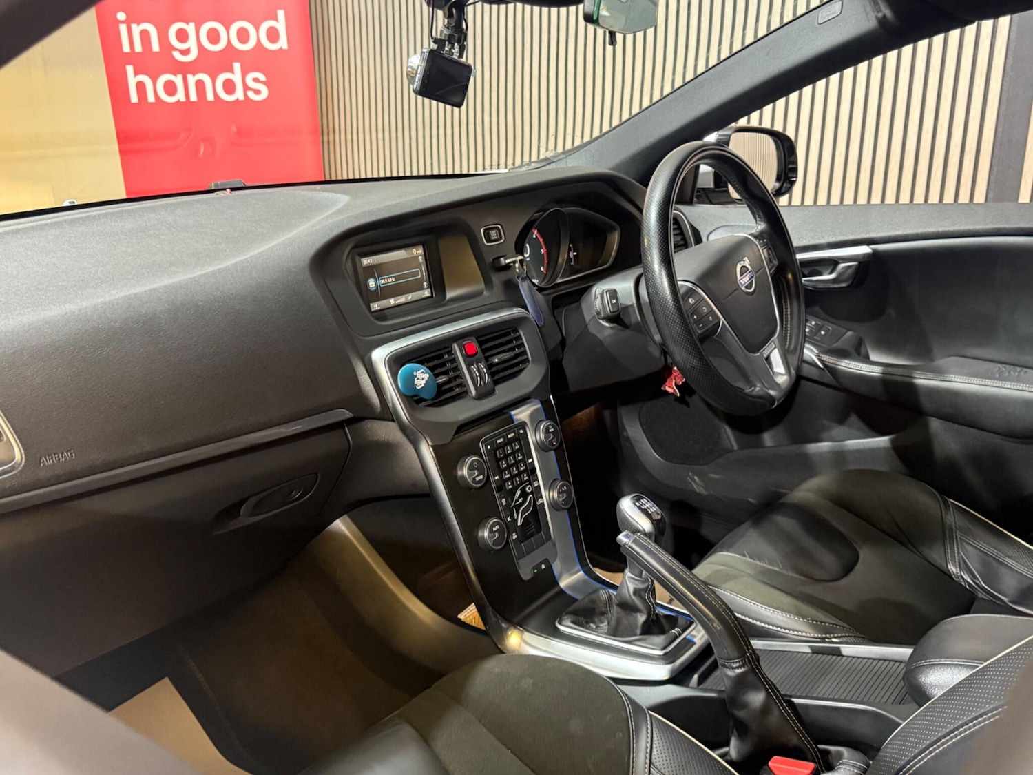 Used Volvo V40 2015 for sale - 77670314: Photo 25