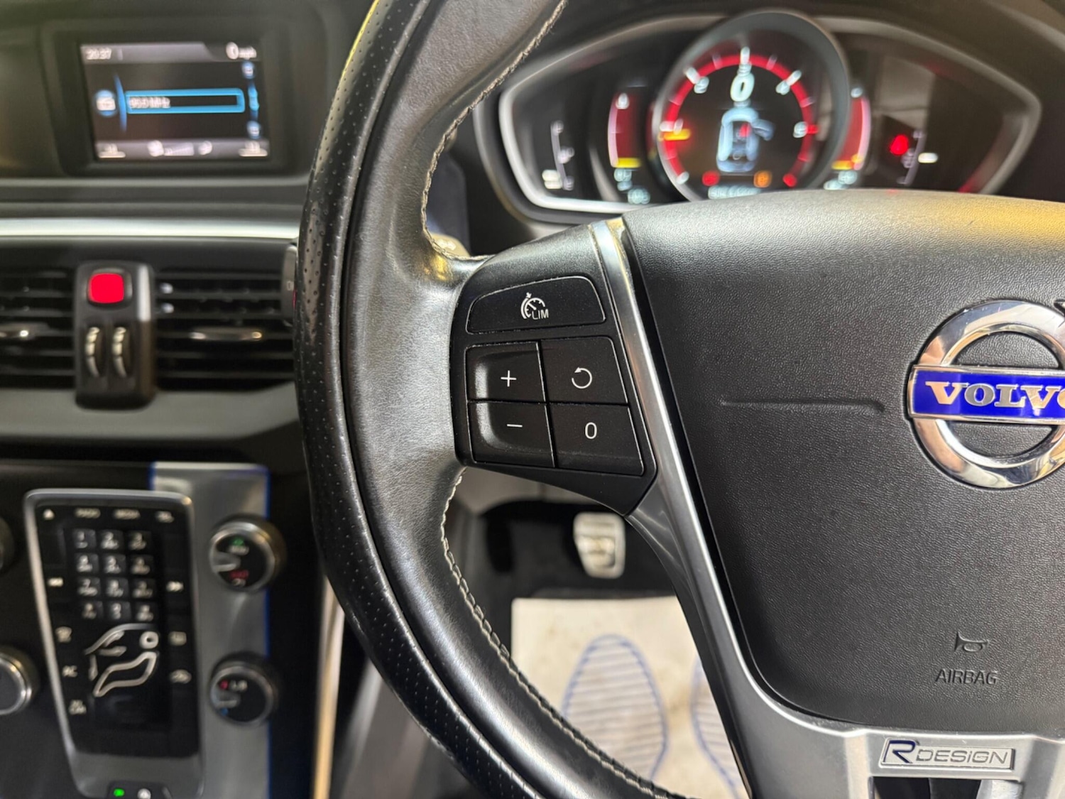 Used Volvo V40 2015 for sale - 77670314: Photo 30