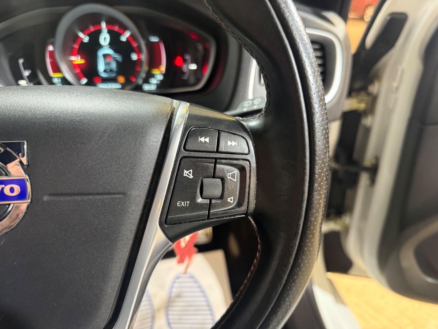 Used Volvo V40 2015 for sale - 77670314: Photo 31