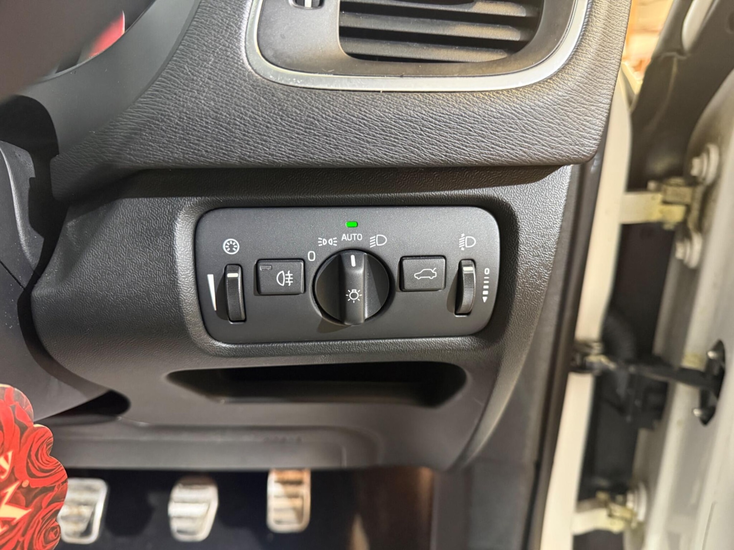 Used Volvo V40 2015 for sale - 77670314: Photo 32