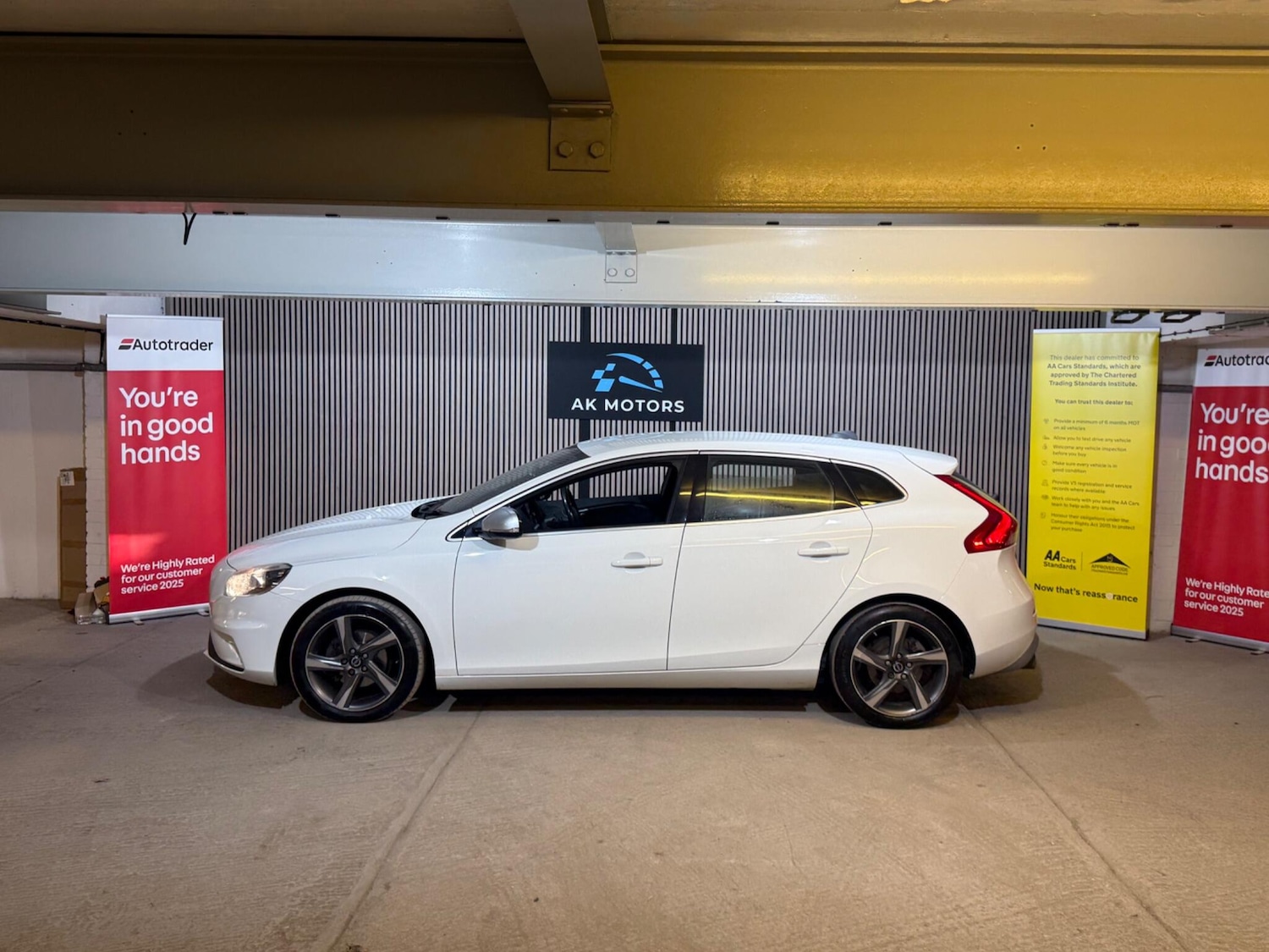Used Volvo V40 2015 for sale - 77670314: Photo 4