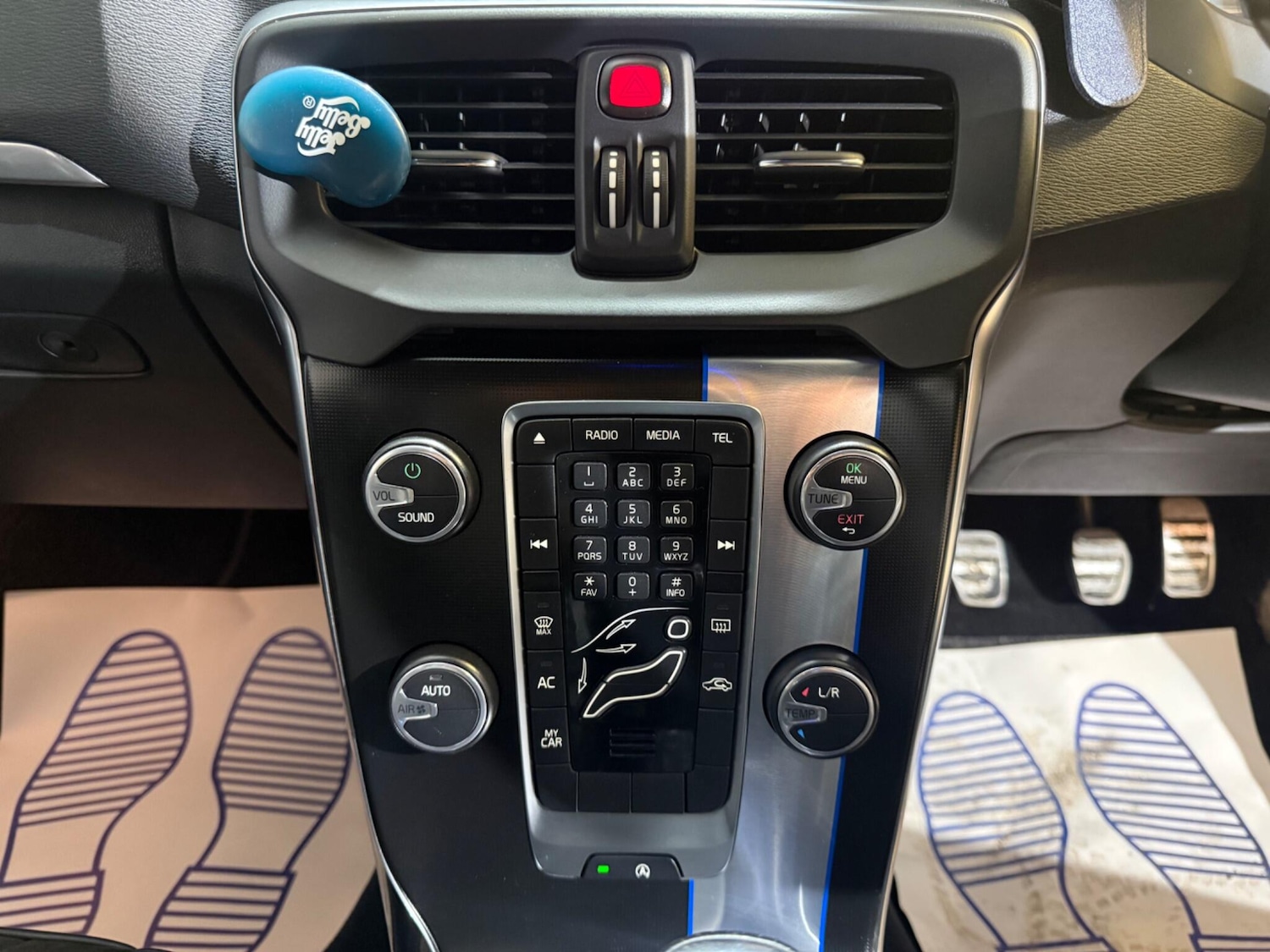 Used Volvo V40 2015 for sale - 77670314: Photo 41