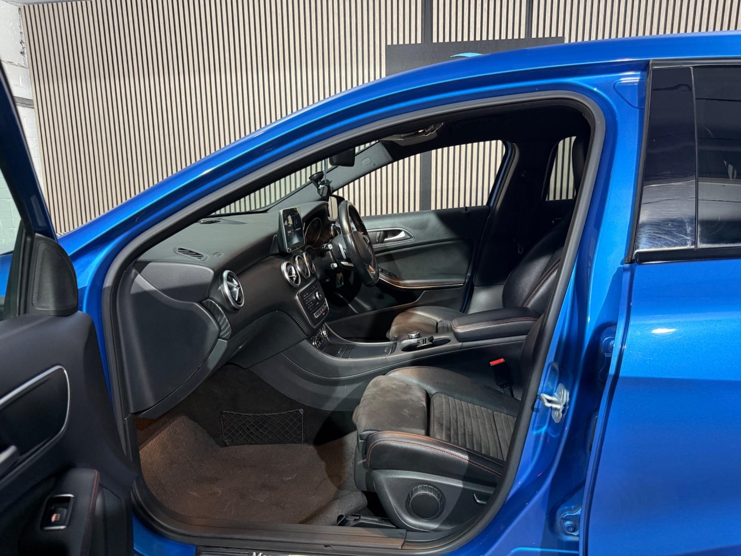 Used Mercedes-Benz A-Class 2015 for sale - 76425637: Photo 32