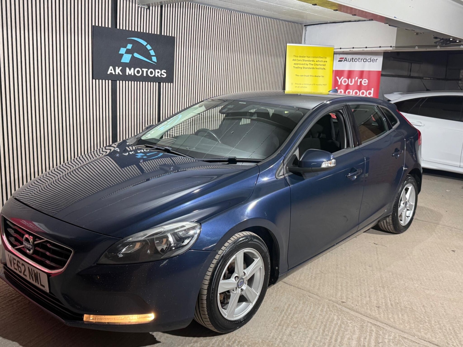 Used Volvo V40 2013 for sale - 77883085: Photo 2