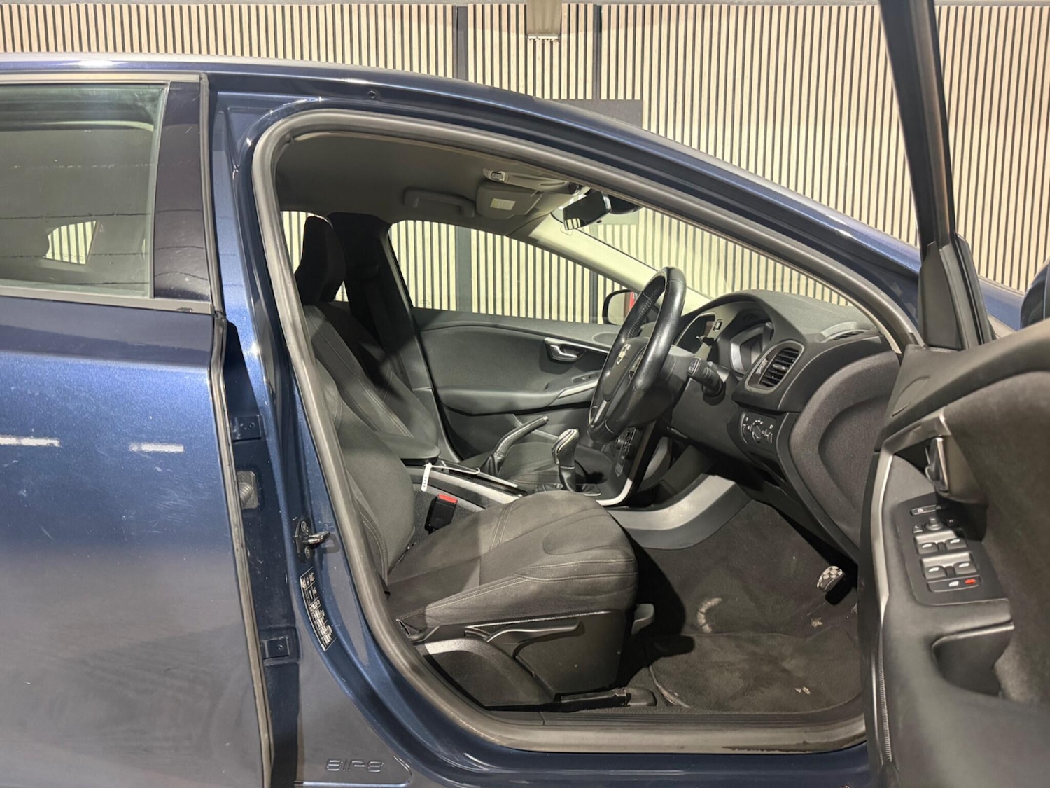 Used Volvo V40 2013 for sale - 77883085: Photo 25