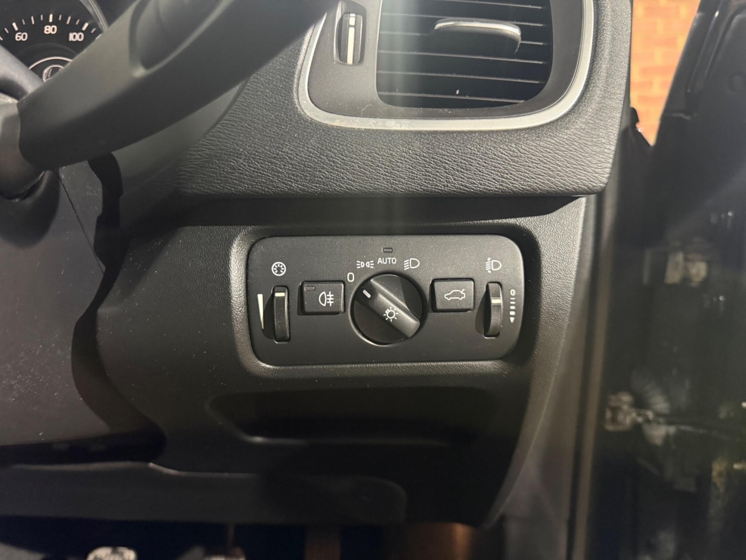 Used Volvo V40 2013 for sale - 77883085: Photo 29