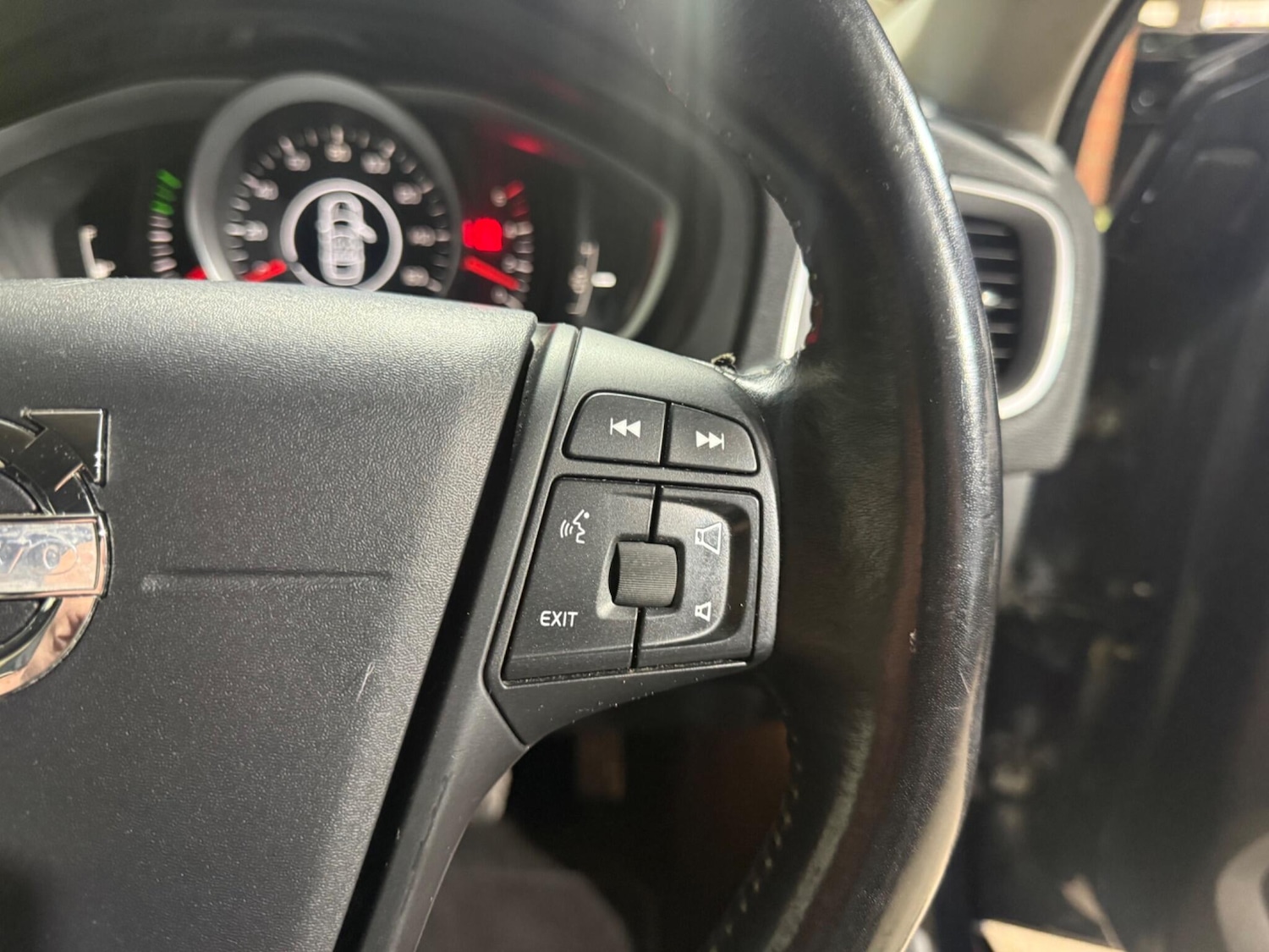 Used Volvo V40 2013 for sale - 77883085: Photo 32