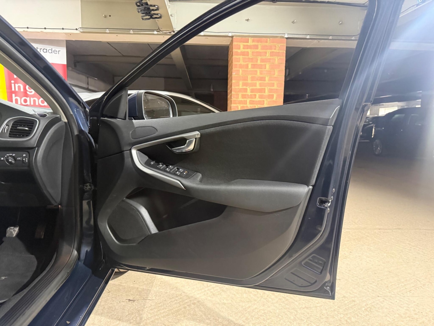 Used Volvo V40 2013 for sale - 77883085: Photo 33