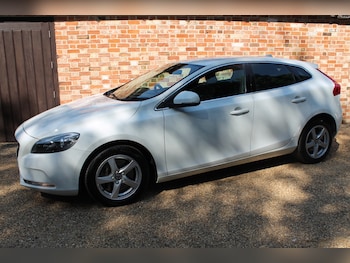 Used Volvo V40 2016 for sale - 79512349: Photo