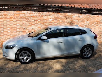 Used Volvo V40 2016 for sale - 79512349: Photo
