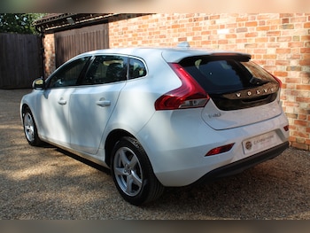Used Volvo V40 2016 for sale - 79512349: Photo