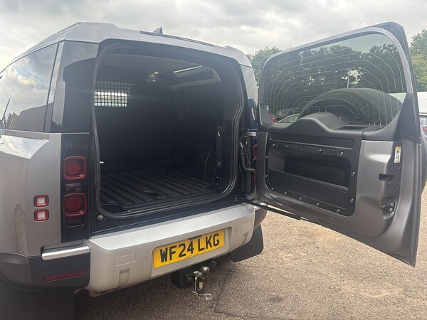 Used Land Rover Defender 2024 for sale - 76320243: Photo 10