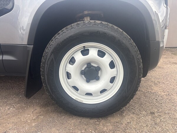 Used Land Rover Defender 2024 for sale - 76320243: Photo 11