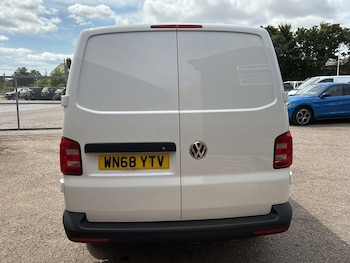 Used Volkswagen Transporter 2018 for sale - 79321206: Photo