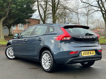 Used Volvo V40 2018 for sale - 77171882: Photo