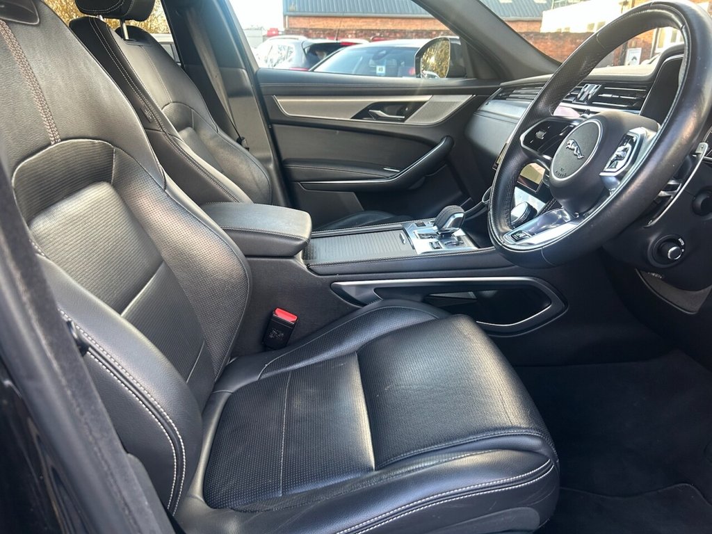 Used Jaguar F-Pace 2022 for sale - 76617825: Photo 32