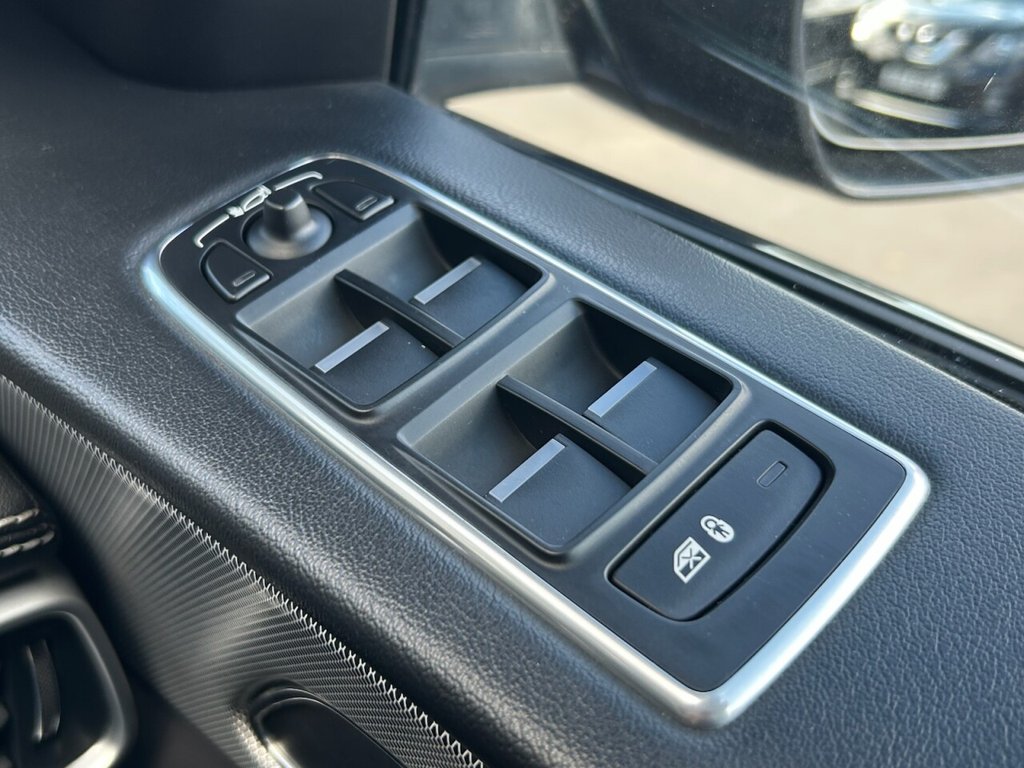 Used Jaguar F-Pace 2017 for sale - 75727287: Photo 33