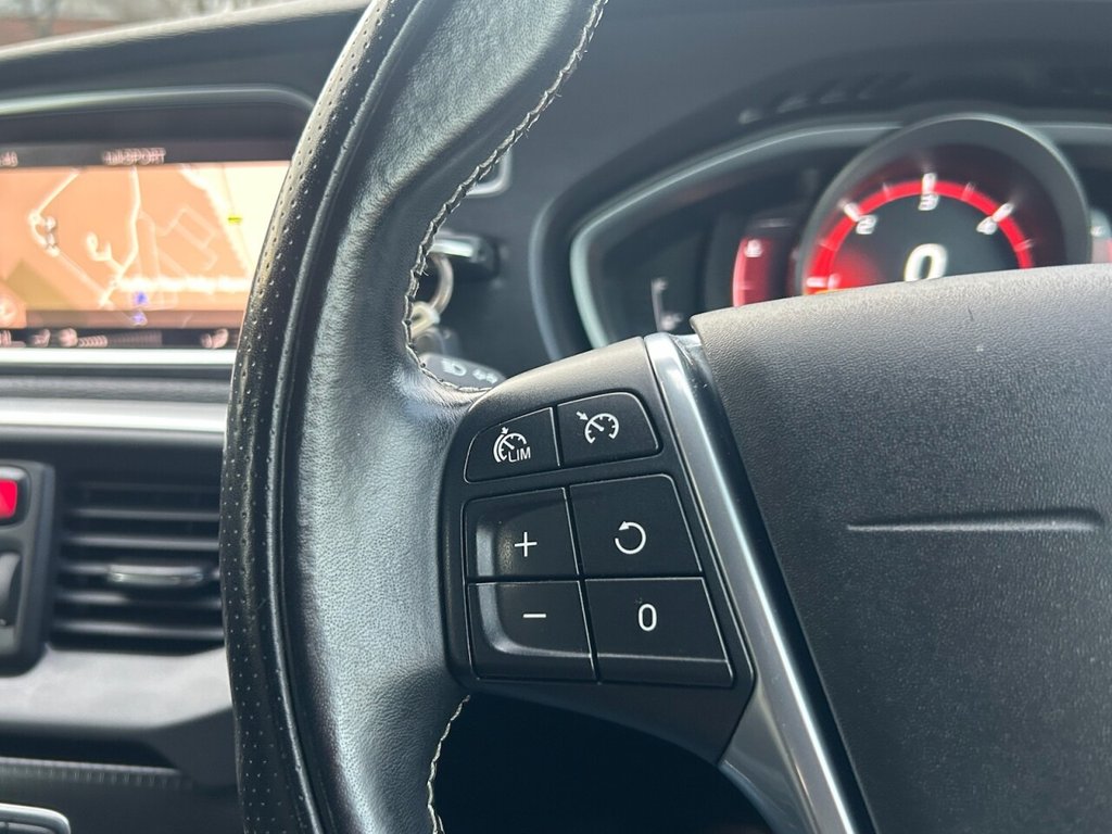 Used Volvo V40 2018 for sale - 76758613: Photo 40