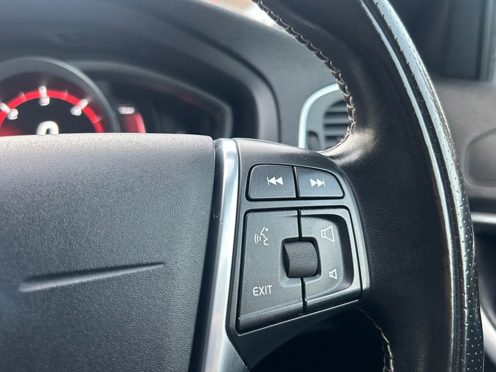 Used Volvo V40 2018 for sale - 76758613: Photo 41