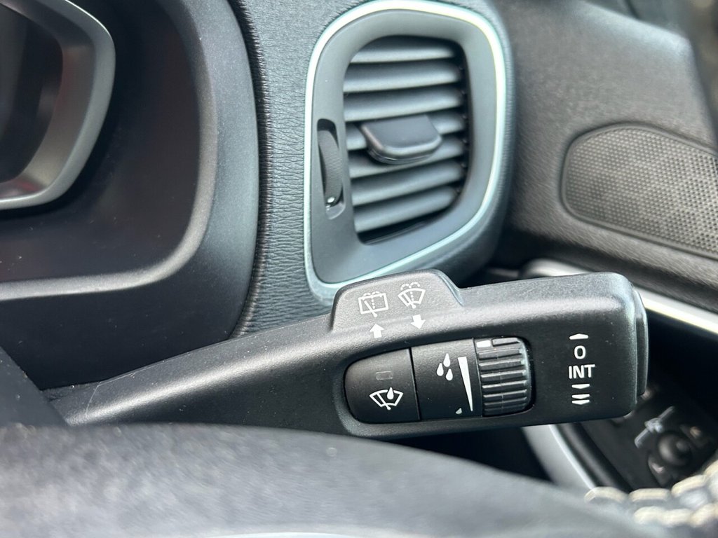 Used Volvo V40 2018 for sale - 76758613: Photo 43