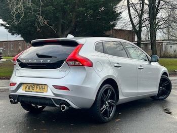Used Volvo V40 2018 for sale - 76758613: Photo