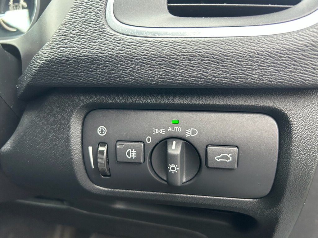 Used Volvo V40 2018 for sale - 77764648: Photo 29