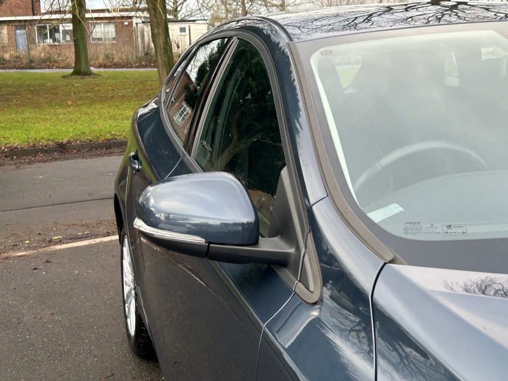 Used Volvo V40 2018 for sale - 77764648: Photo 9