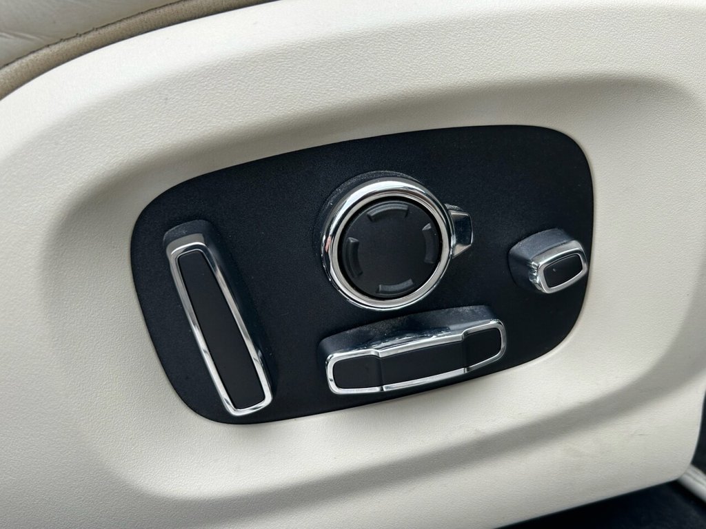 Used Jaguar XJ 2020 for sale - 76323640: Photo 40