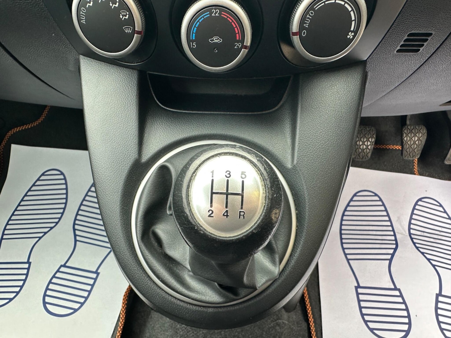 Used Mazda Mazda2 2011 for sale - 77993134: Photo 8