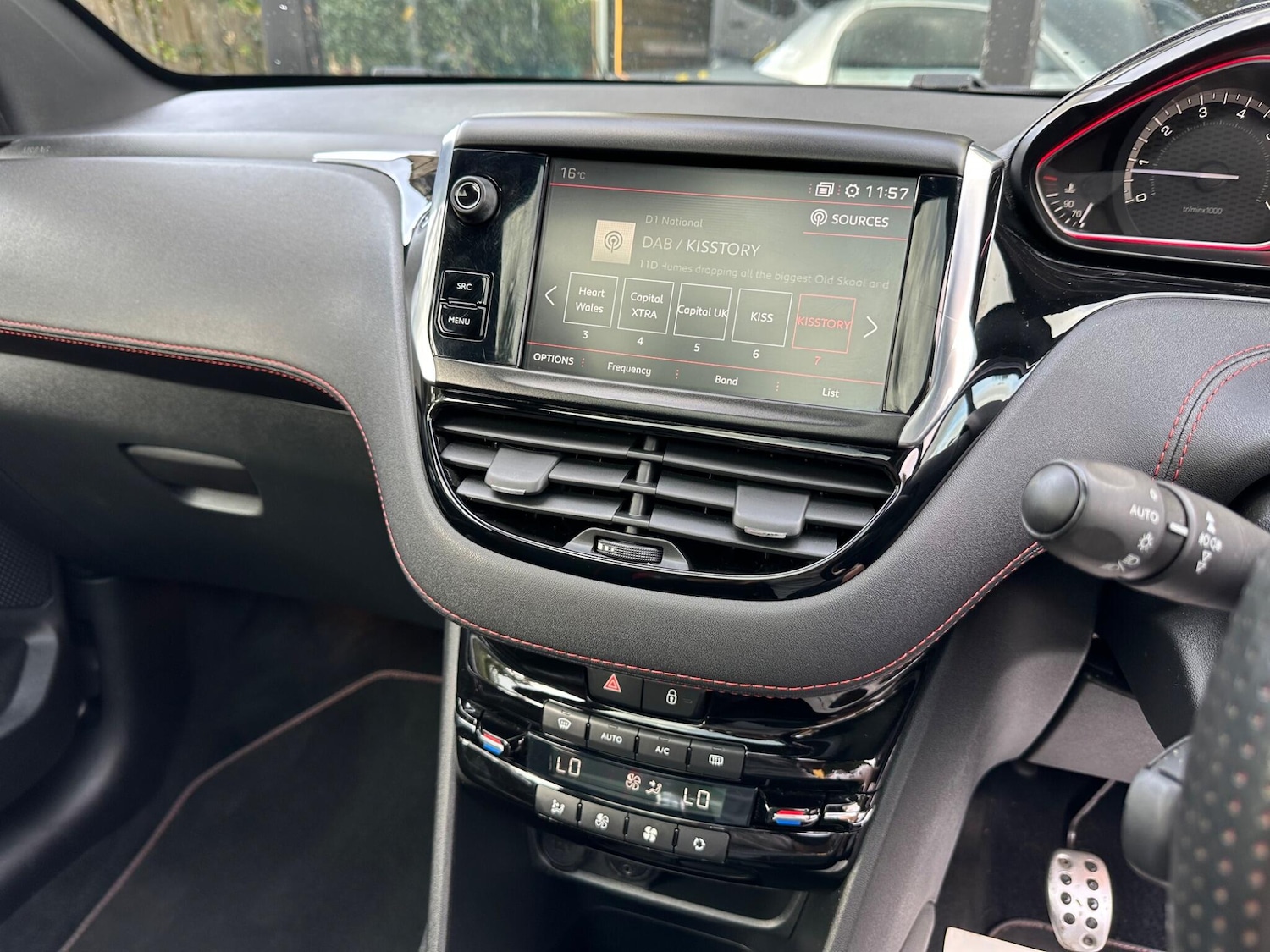 Used Peugeot 208 2018 for sale - 76200396: Photo 16